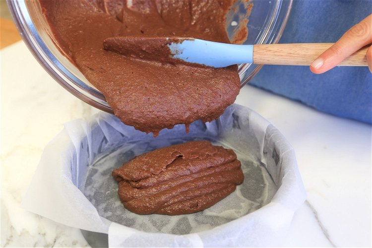 Image of Pour the cake batter into the tin and spread evenly....