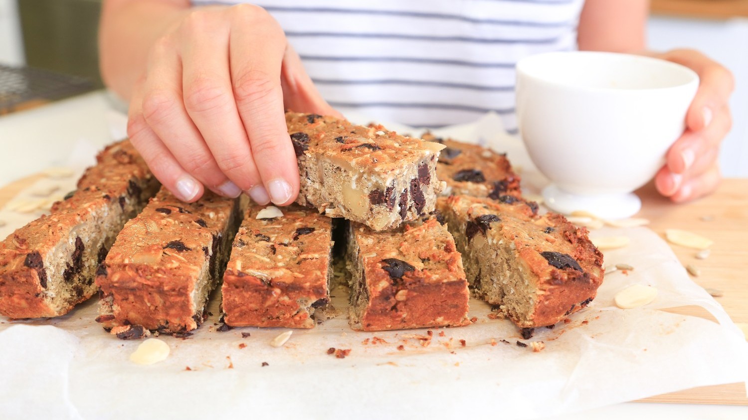 Image of Easy Low Carb Protein Breakfast Bars (with Oats!)
