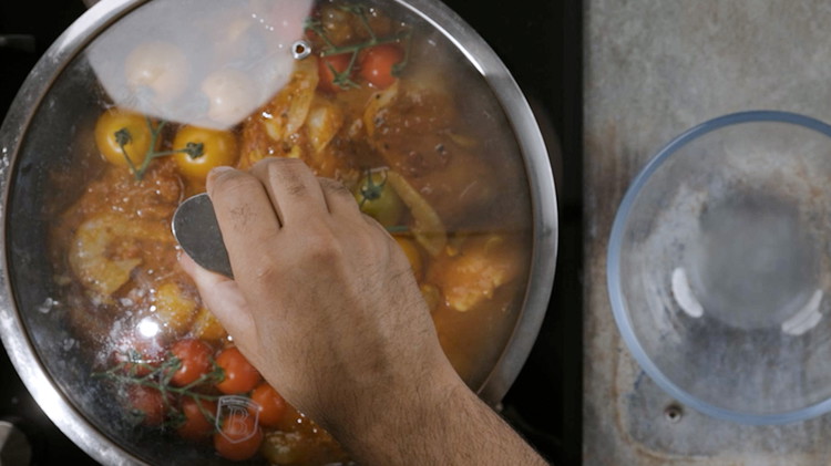 Image of Add the lid and cook for approx 20 on medium heat
