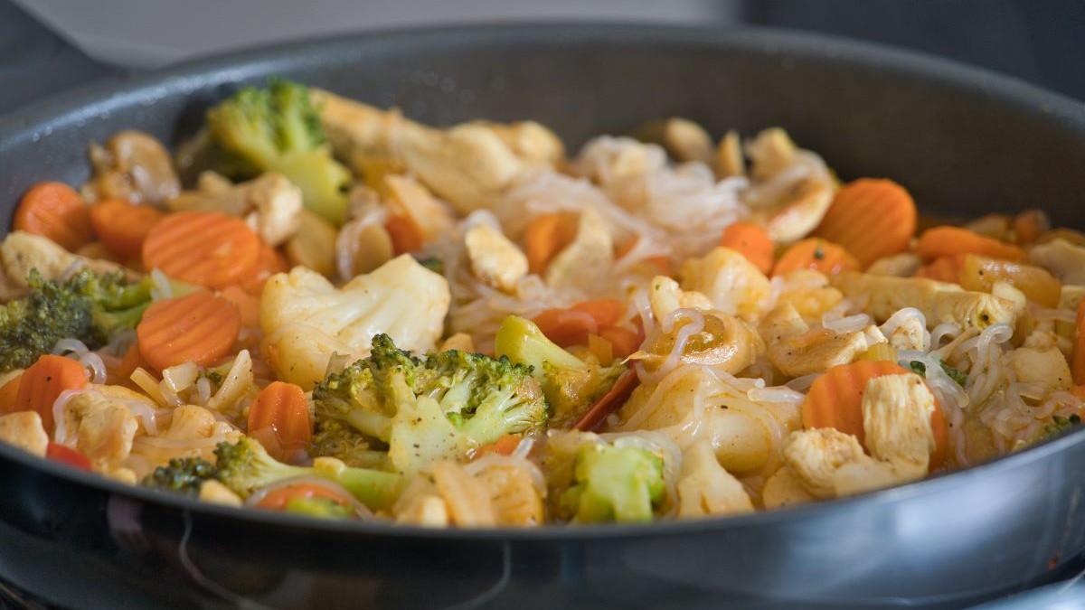 Image of Konjac Root Chicken Noodle Stir Fry
