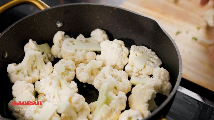 Image of Add the cauliflower and allow to cook for approx. 5-7...