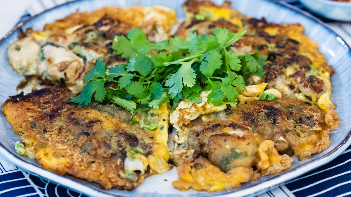 Chaoshan-style Oyster pancake (潮州蚝烙)