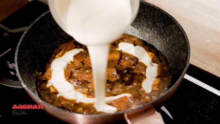 Image of Add the cream