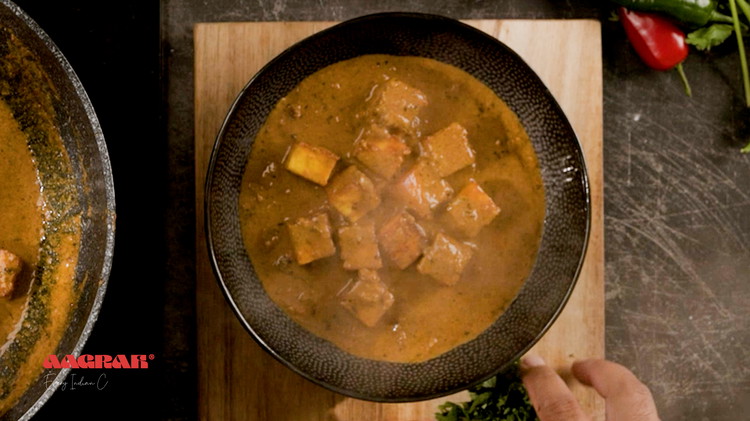 Image of Serve into a plate
