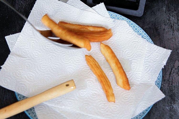 Image of Transfer the churros to the paper towel-lined plate to drain...