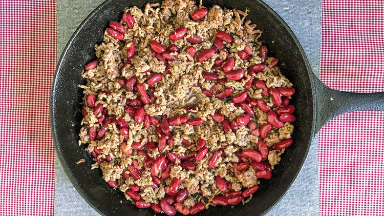 Image of Brown ground beef and season with salt, pepper, and garlic powder. Drain and stir in kidney beans.