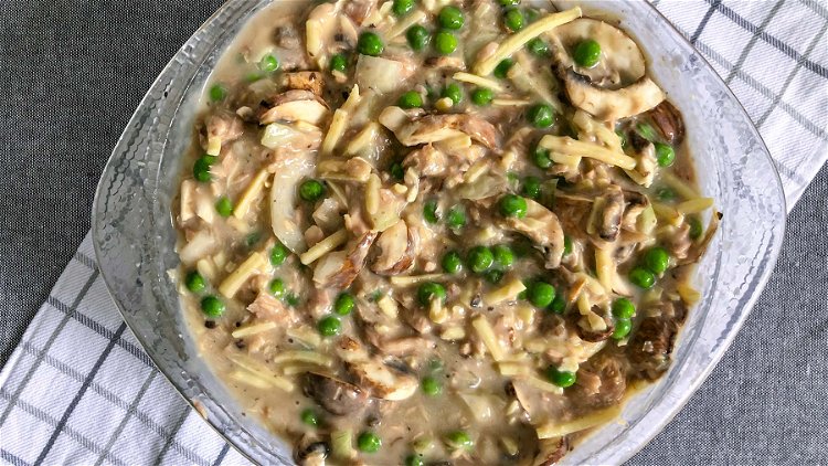 Image of In a large mixing bowl, combine onion, mushrooms, cheese, peas,...