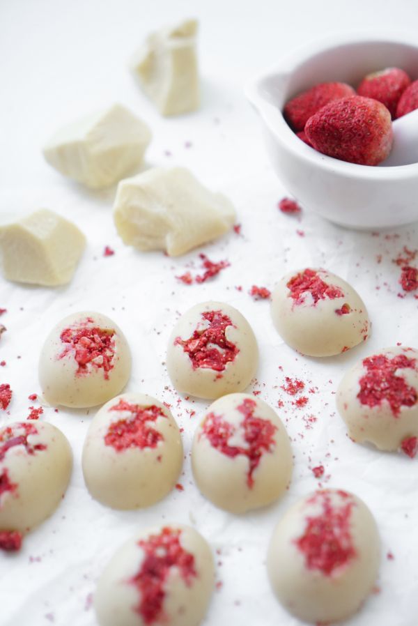 White chocolate and strawberry eggs