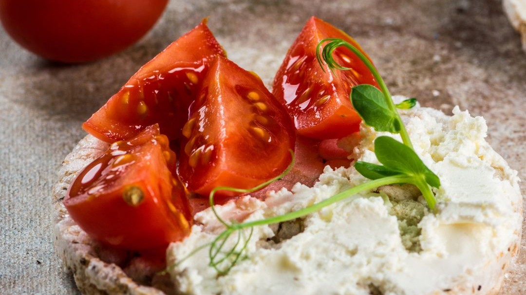 Image of Easy Rice cakes with tomato & goats cheese