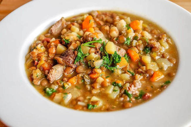 Sopa de lentejas con carne molida (lentil soup with ground beef)