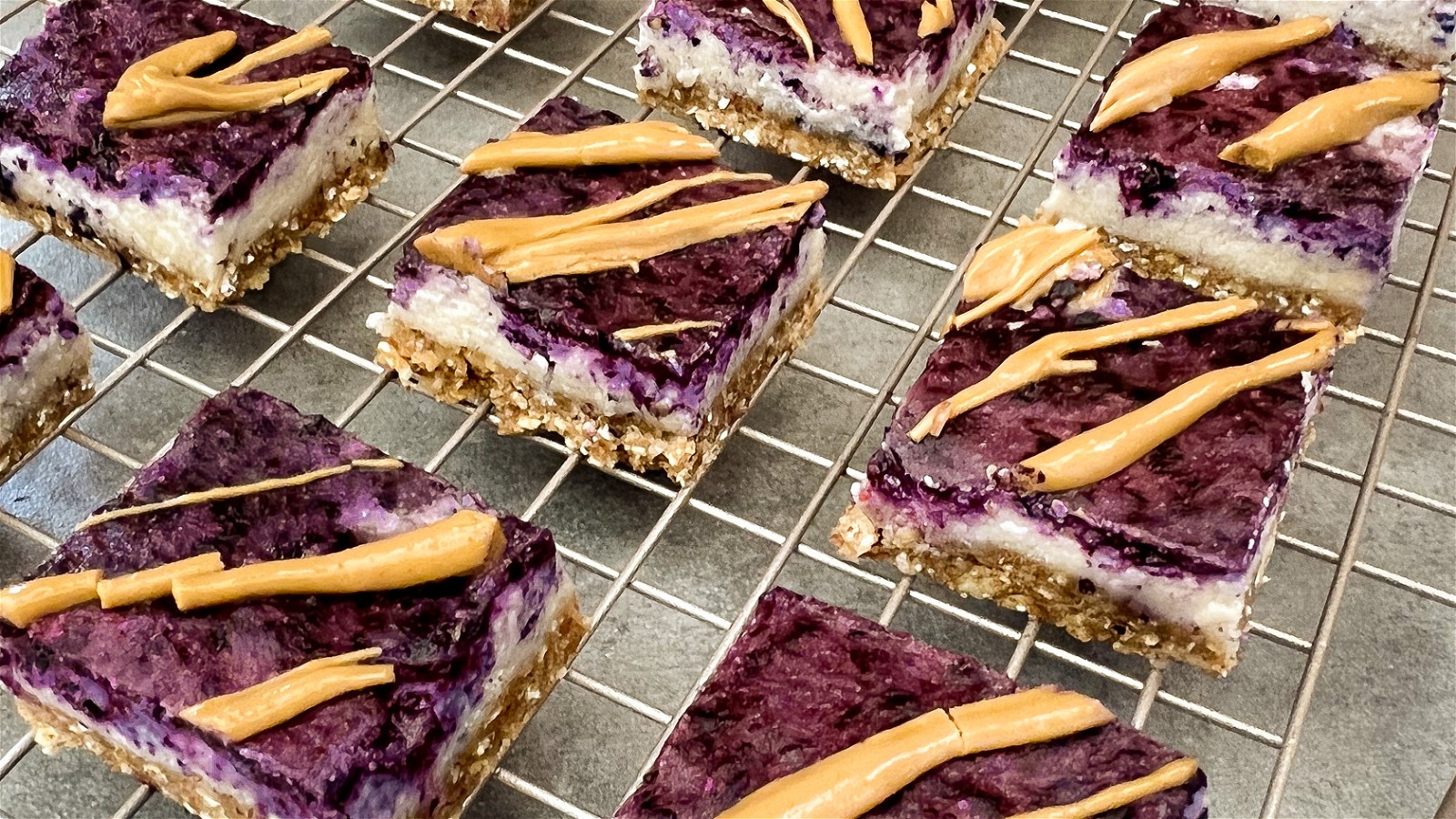 Image of Blaubeer-Cashew-Cheesecake