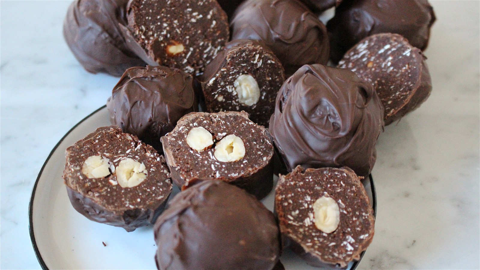 Image of Schoko Haselnuss Pralinen