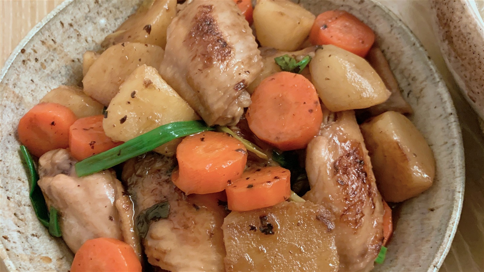 Image of Braised Chicken Wings with Potatoes (薯仔炆雞翼)