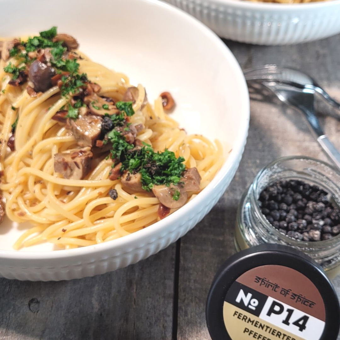 Spaghetti mit Nuss-Sauce, cremig, nussig & schnell gemacht