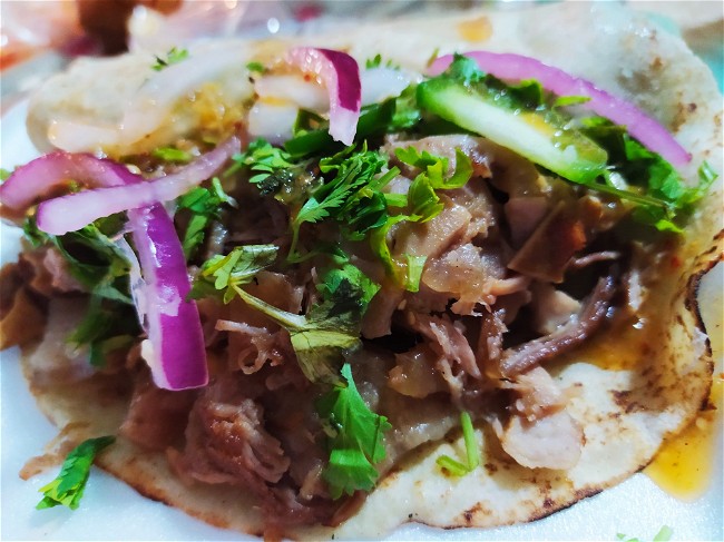 Image of Tacos de carnitas (tacos filled with braised pork)