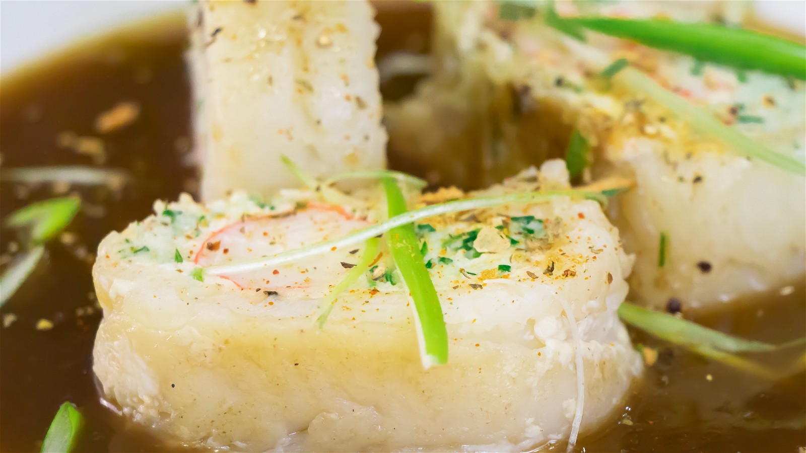 Image of Roulés de sole à la goberge et au Mélange Innu dans leur sauce forestière