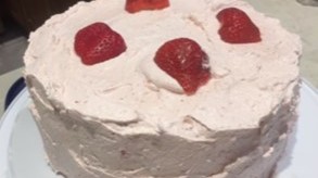Image of Aleisha's Mom's Strawberry Bliss Cake
