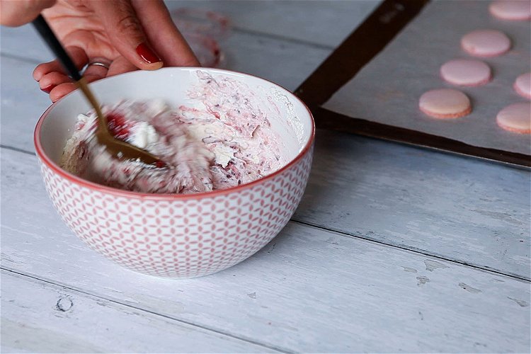 Image of Whisk 60ml of whipping cream in a bowl until you...