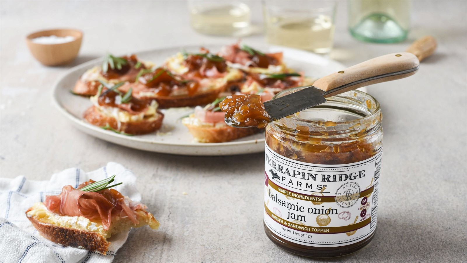 Image of Brie & Prosciutto Crostini with Terrapin Ridge Farms’ Balsamic Onion Jam