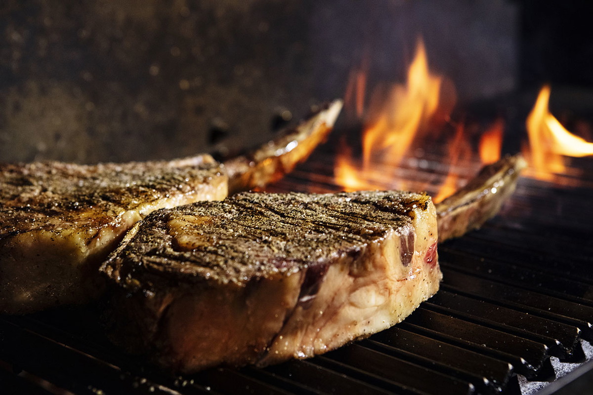 Master the Art of Cooking a Tomahawk Steak with Cross Creek Ranch Premium Meats