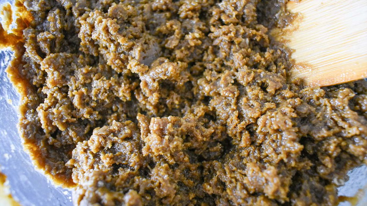 Image of Combine molasses mixture with flour. Let cool for 1-3 hours. Optional: Add freshly grated ginger or other flavorings.