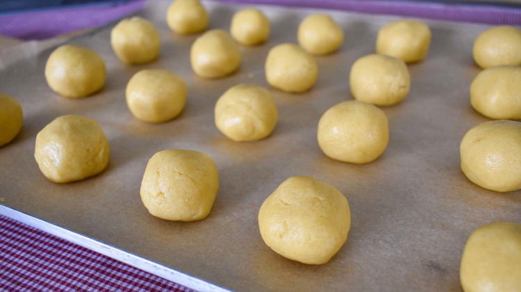 Image of Shape dough into 1-inch balls and place 2 inches apart on ungreased cookie sheets. 