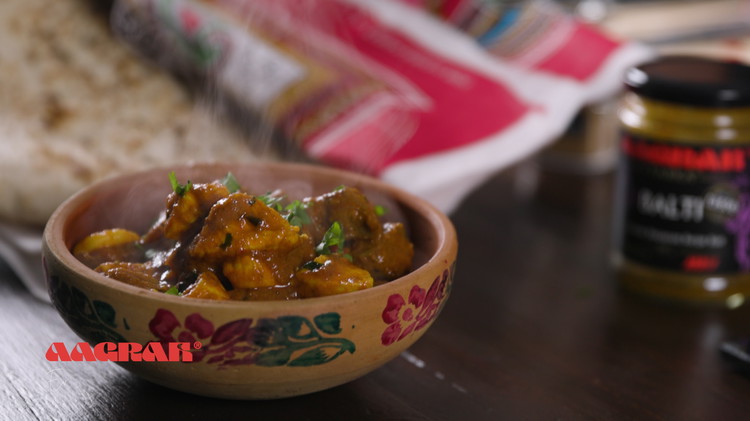 Image of Stir in for 1-2 minutes before serving with fresh garlic naan!