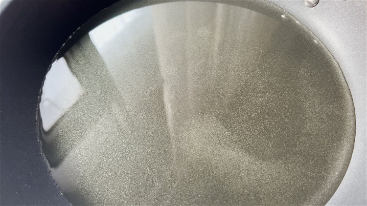 Image of Heat the vegetable oil to 158℉(70℃).