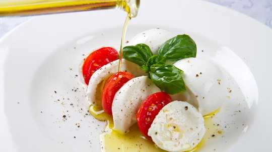 Image of Mozzarella & Drizzle It With Coratina
