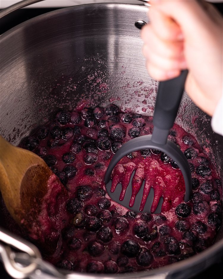 Image of Stir the ingredients constantly until the blueberries start to soften,...
