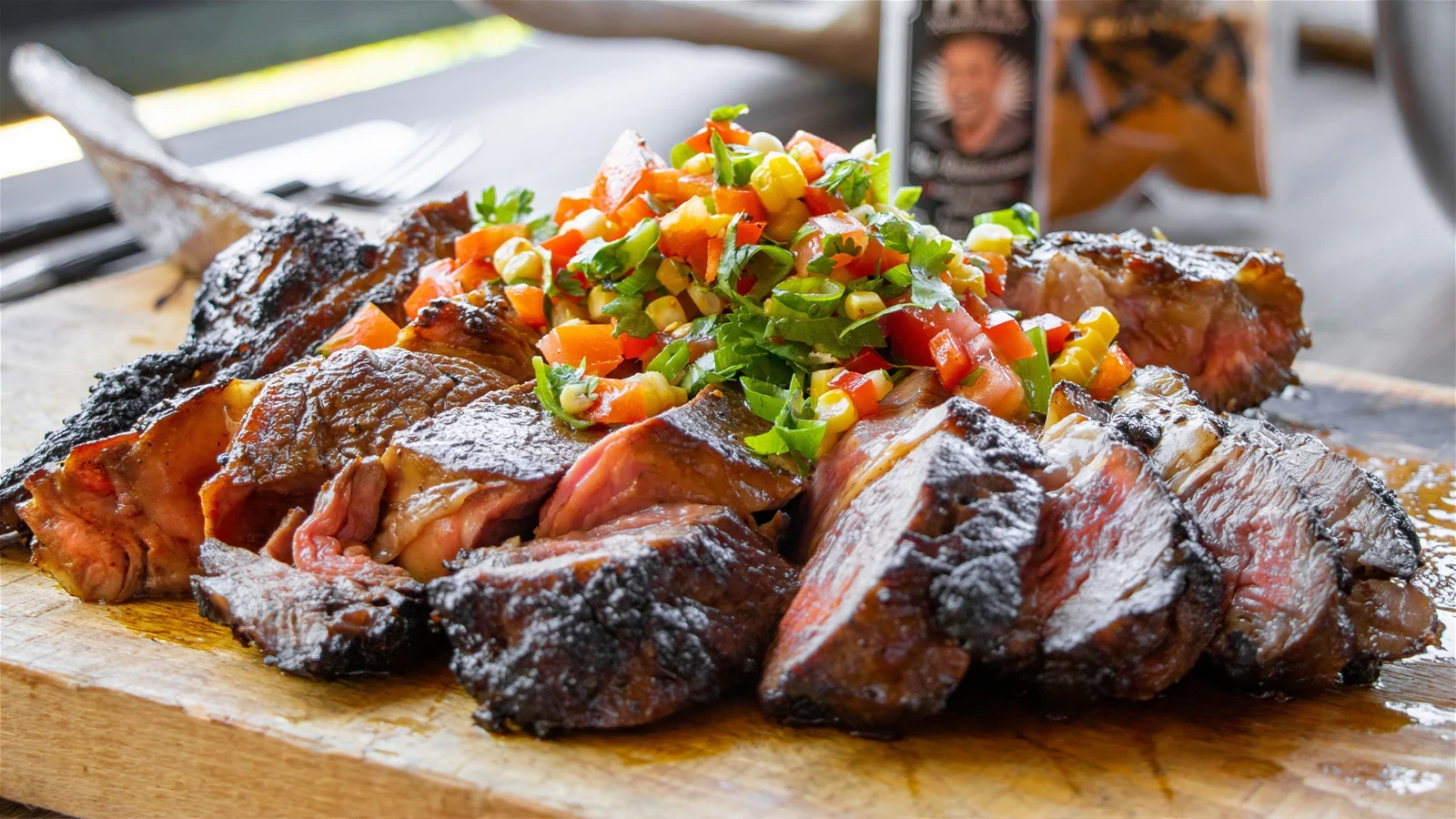 Image of Tomahawk au beurre de thuya et sa salsa de maïs grillé