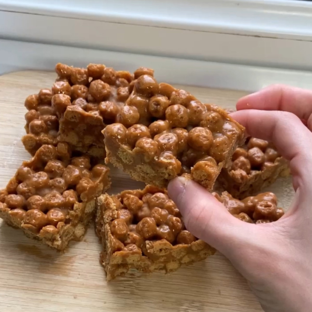 PB Caramel Crunch Cereal Bars