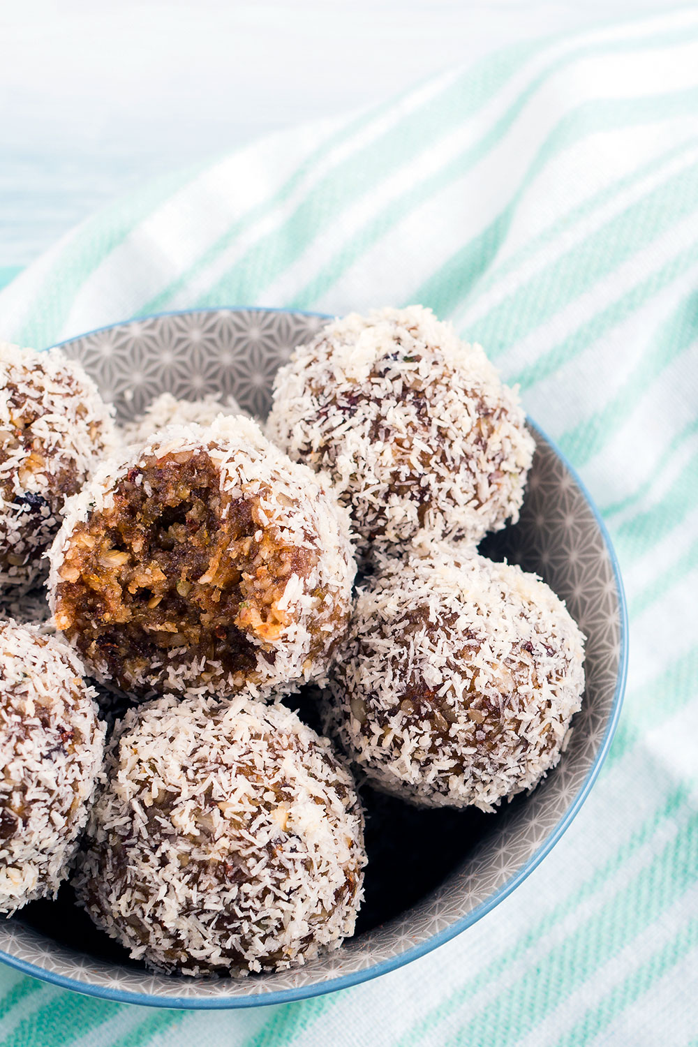 Apricot energy bites