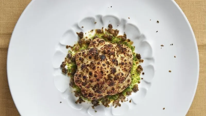 Image of Gerösteter Blumenkohl im Backofen mit frittierten Kapern