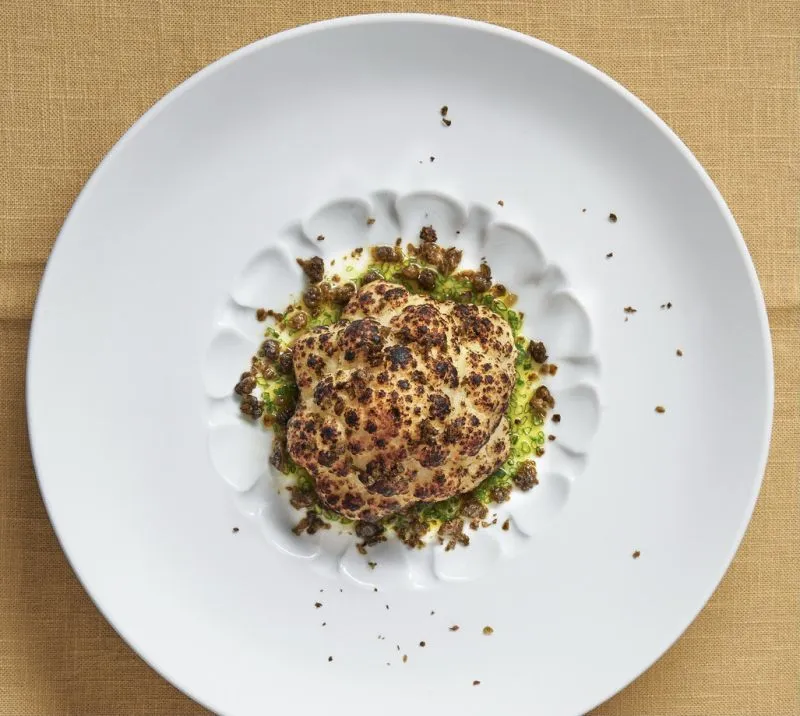Gerösteter Blumenkohl im Backofen mit frittierten Kapern