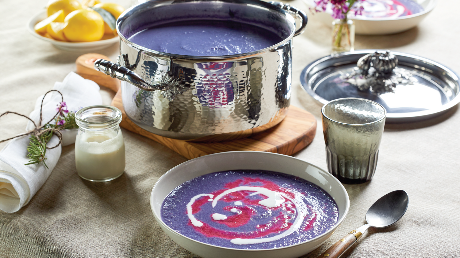 Image of (Rainbow) red cabbage puréed soup