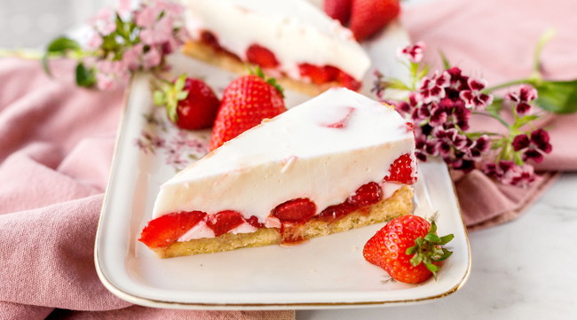 Image of Joghurttorten Rezept mit Erdbeeren