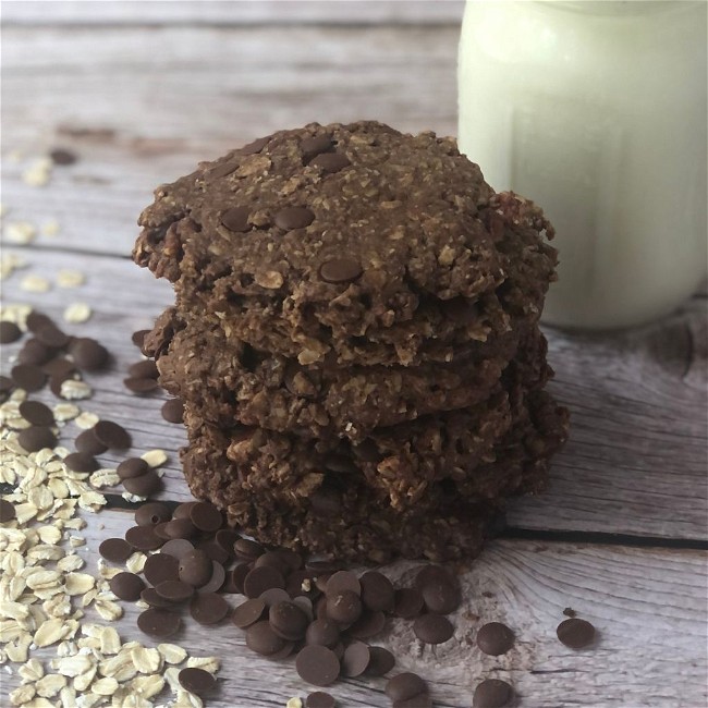 Image of PEANUT BUTTER & OATS CAROB COOKIES