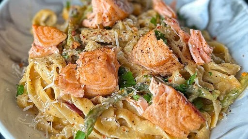 Creamy Ora King Salmon tagliatelle with asparagus and sundried tomatoes-image
