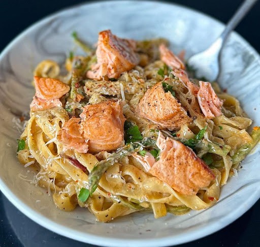 Image of Creamy Ora King Salmon tagliatelle with asparagus and sundried tomatoes