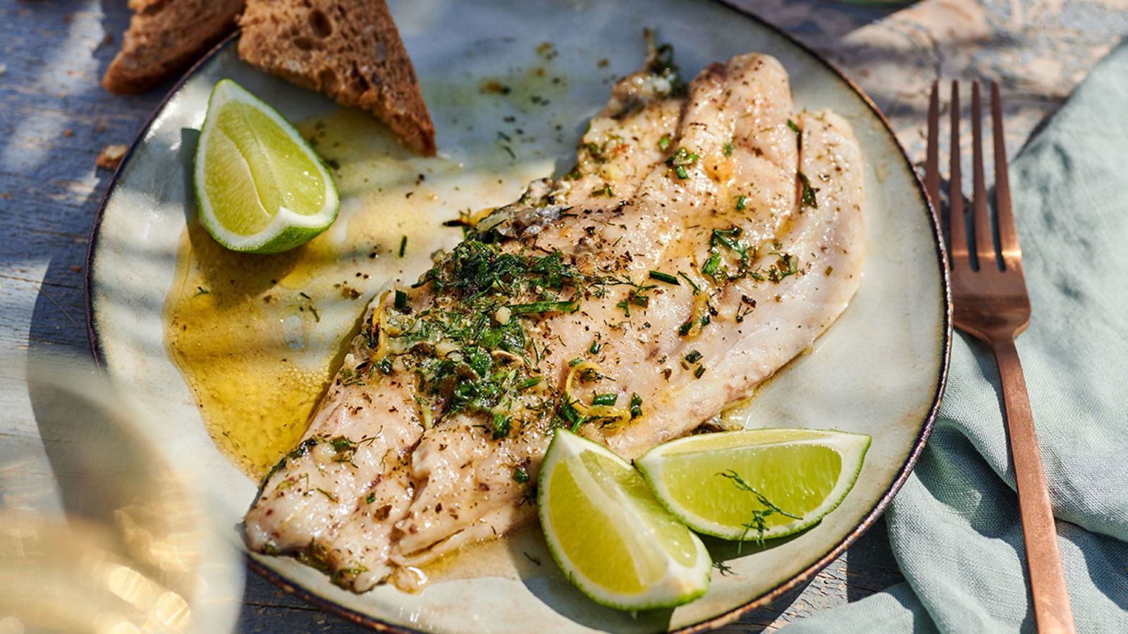 Grillfisch-Rezept mit Zitronen-Kräuter-Butter &amp; Ankerkraut