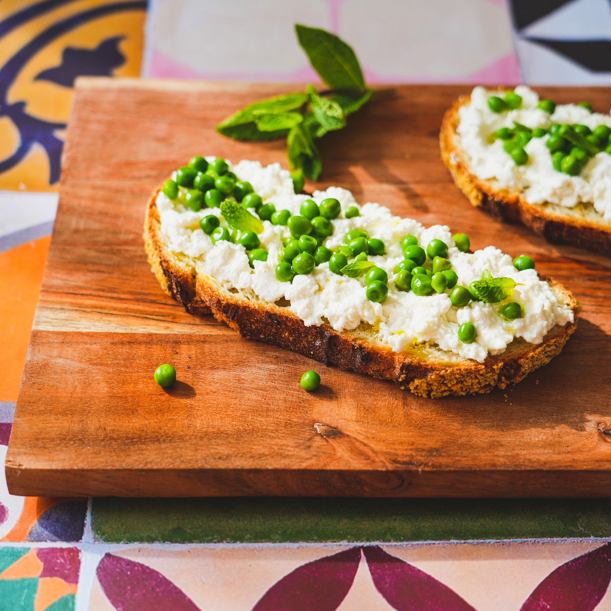 Bruschetta mit Ricotta & Erbsen - Bruschetta con ricotta e piselli
