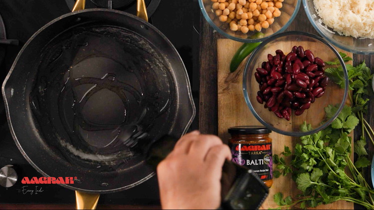 Image of Add oil to a pan