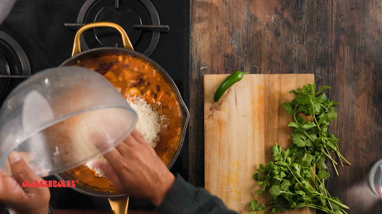 Image of Add the rice to the pan