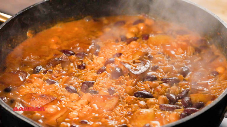 Image of Allow the rice to simmer until the water dries