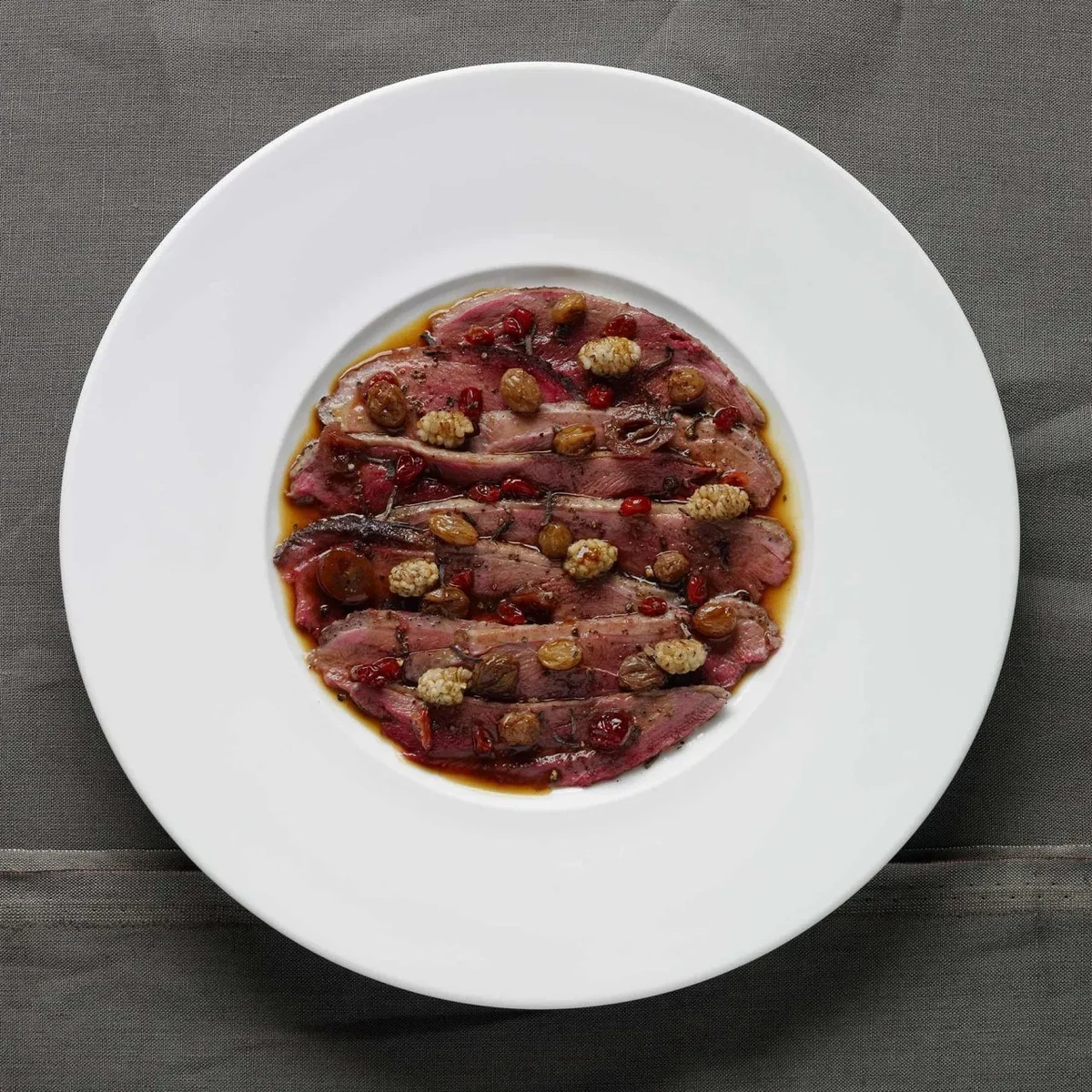 Wildentenbrust mit Friesentee, Rosinen, Maulbeeren und Berberitzen