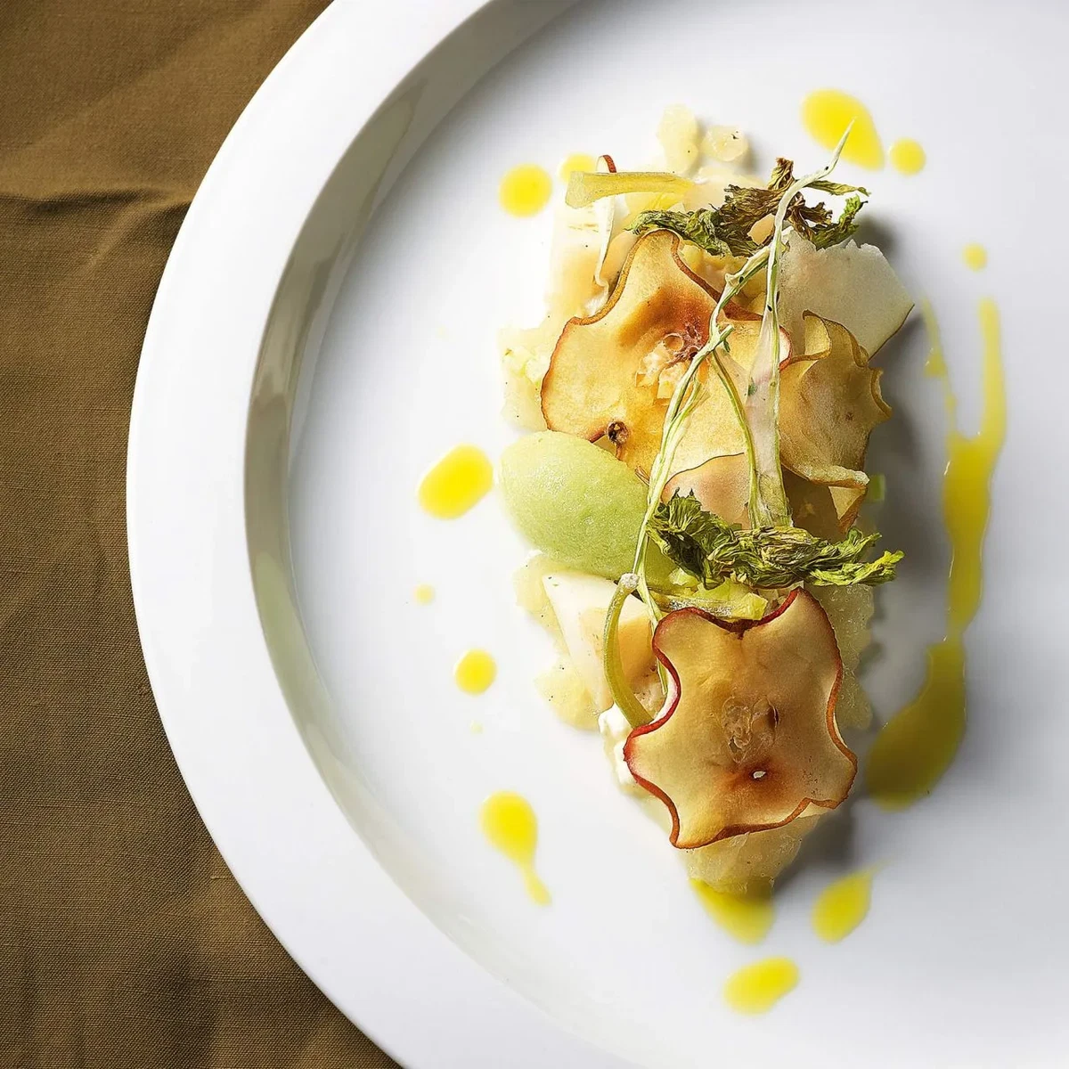 Apfel-Walnuss-Dessert mit Sellerie
