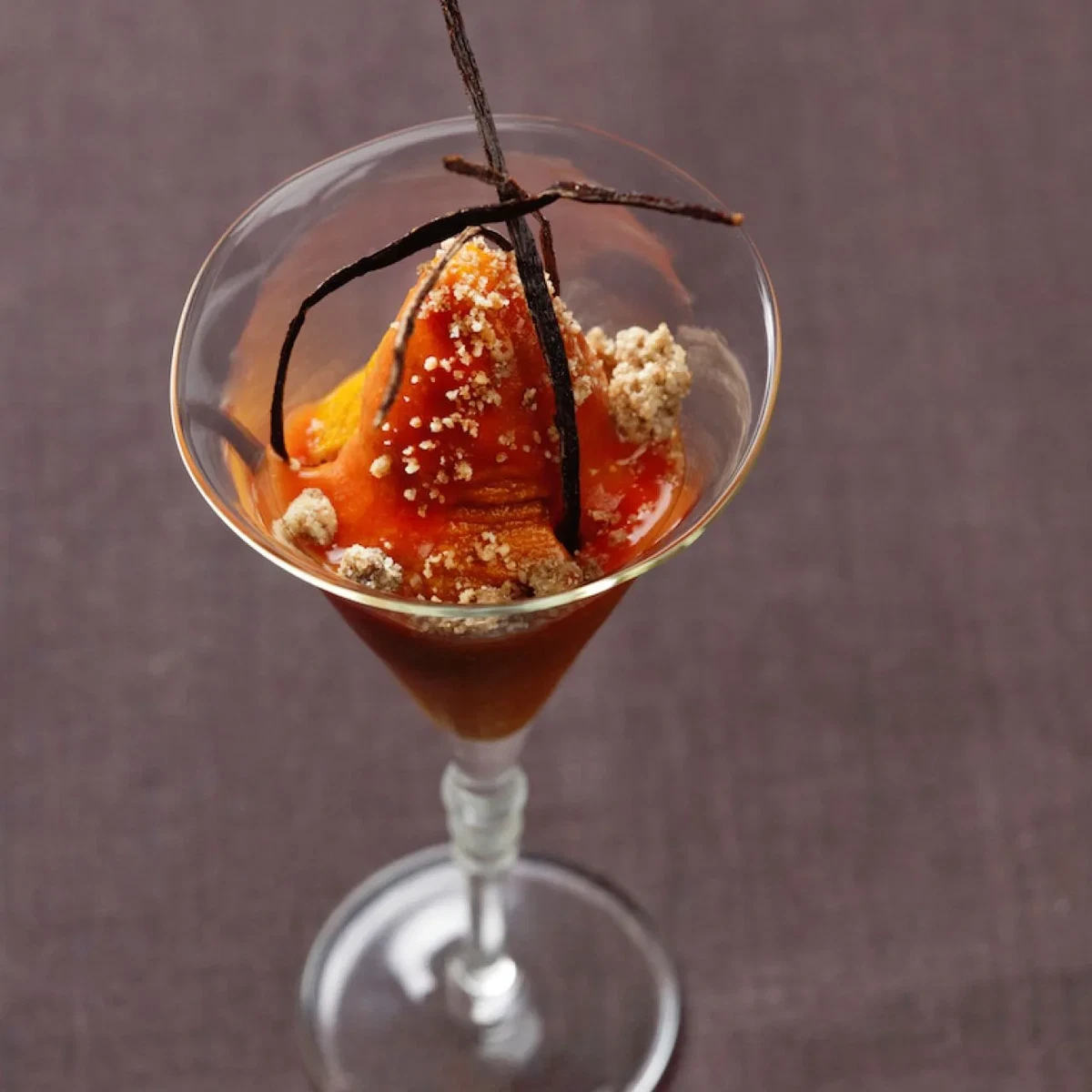 Hagebuttensorbet mit Heidehonig und Muscovadozucker