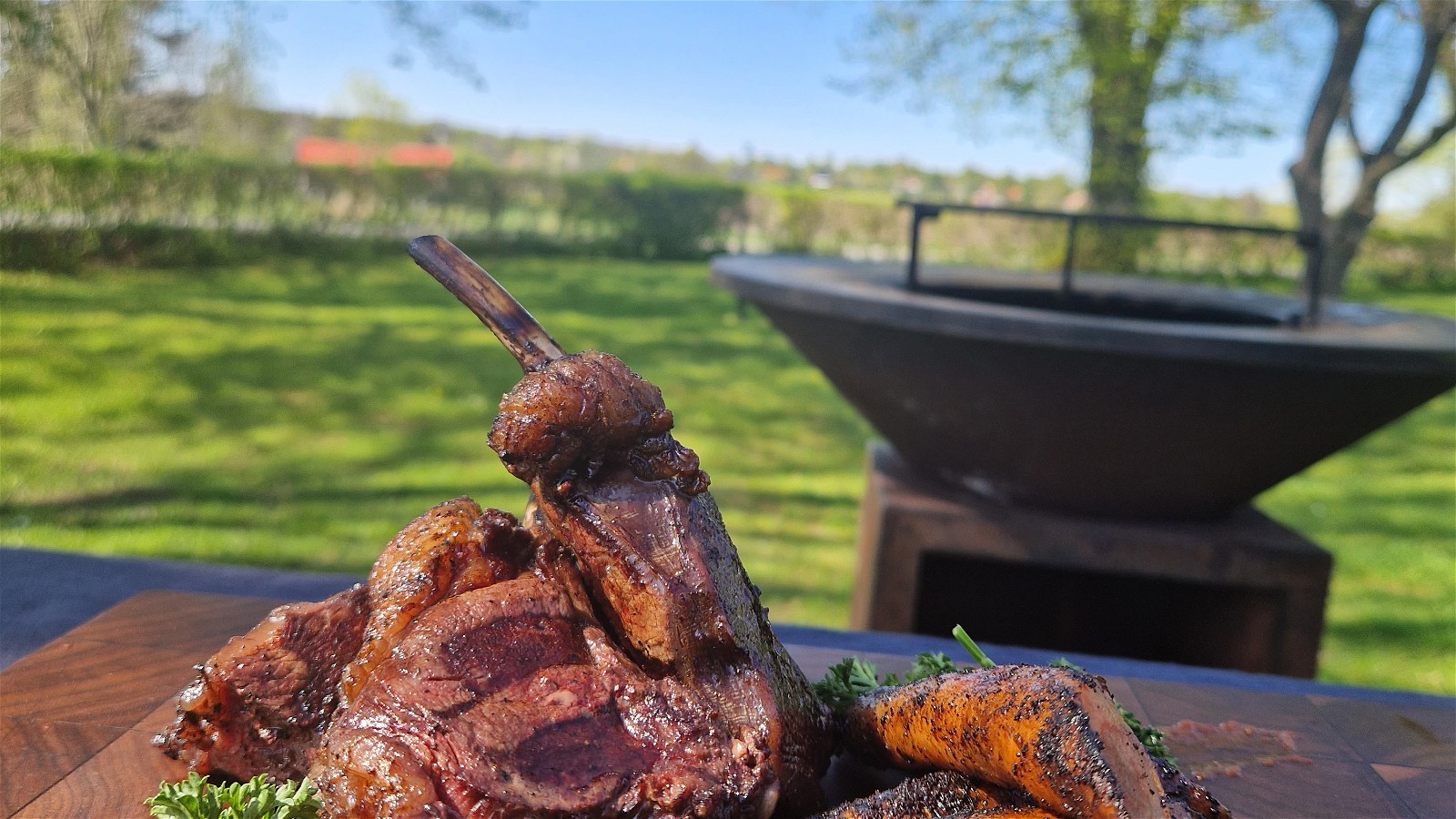 Image of Renracks med BBQ-sås och sotade morötter