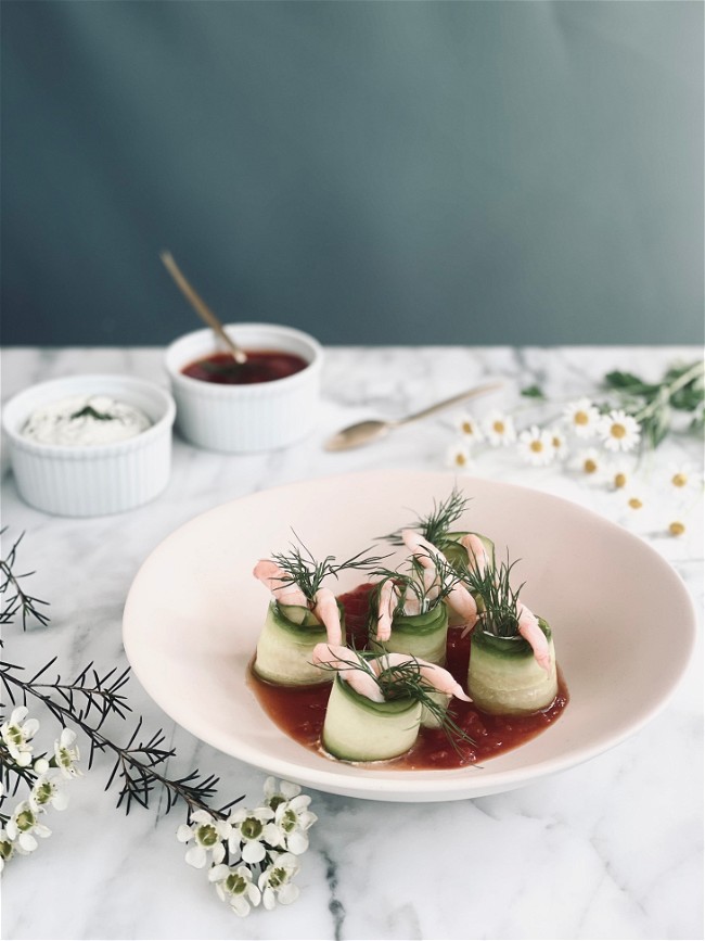 Image of Cucumber roll with prawns and tomato sauce